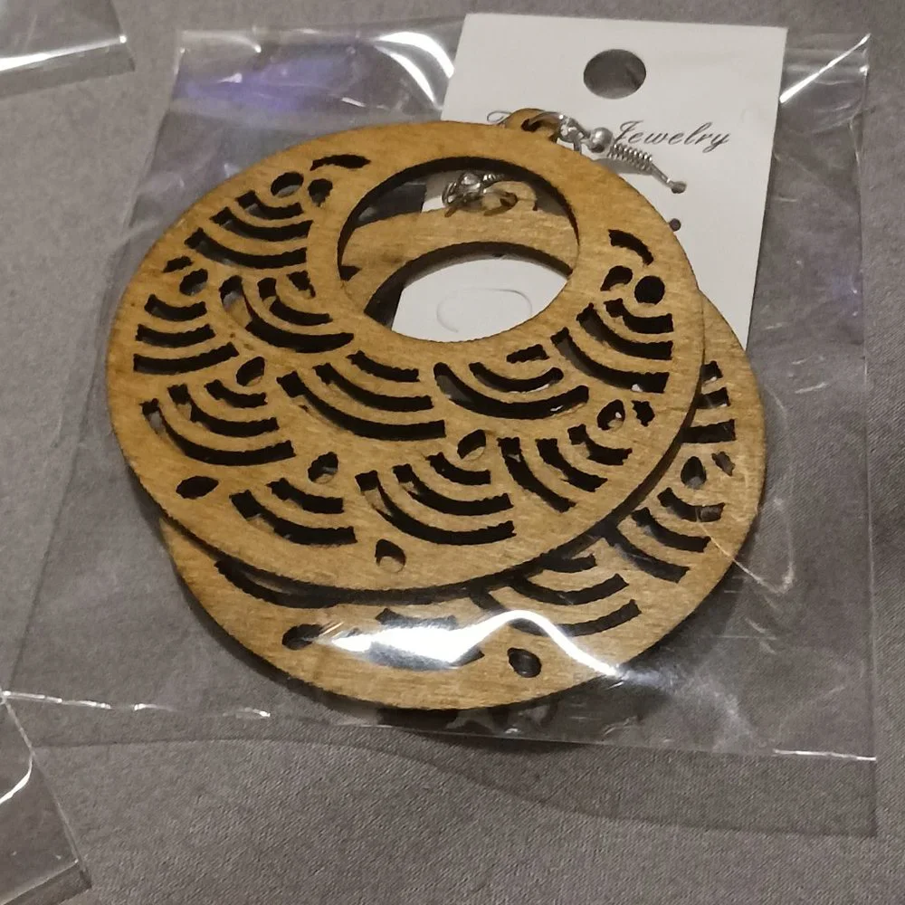 NWT!!! Handmade Wooden Earrings Bundle (14prs) - Picture 10 of 16